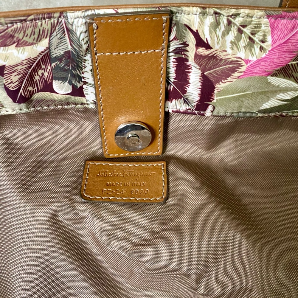NWT Womens Beautiful Salvatore Ferragamo Milos Pink Feathered Tote with Pouch - Picture 6 of 10